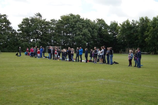 Sportfest i Herborg 2014. Publikum er p&#229; stikkerne til gadefodbold. Foto: Preben Hamborg