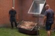 Gourmetgris på gaflen. Vinklen er ikke uvæsentlig, når en gris skal grilles. Foto: Allan Lodberg