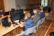 LAN-party i Herborg. 25 cola-, chips og slikglade unge mennesker hygger sig med at slå bits og bytes ihjel henne i Cyberspace. Foto: Preben Hamborg