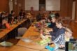 LAN-party i Herborg. 25 cola-, chips og slikglade unge mennesker hygger sig med at slå bits og bytes ihjel henne i Cyberspace. Foto: Preben Hamborg