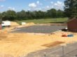 Onsdag d. 4.06.2015: Så er der lagt beton i multisalen og redskabrummet, og pludselig kan man ikke se det kæmpe arbejde der er lavet de sidste par uger med sandpude, isolering, rivenet og gulvvarme. Foto: Bent K. Søndergaard