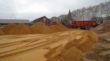 Mandag d. 4.05.2015: Der etableres en sandpude. HC Vad er på vej til inspektion. Foto: Preben Hamborg