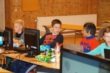LAN-party i Herborg. 25 cola-, chips og slikglade unge mennesker hygger sig med at slå bits og bytes ihjel henne i Cyberspace. Foto: Preben Hamborg