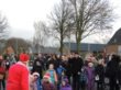 Juletræstænding i Herborg. Forventningsfulde børn. Foto: Peder Søndergaard