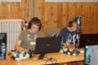 LAN-party i Herborg. 25 cola-, chips og slikglade unge mennesker hygger sig med at slå bits og bytes ihjel henne i Cyberspace. Foto: Preben Hamborg
